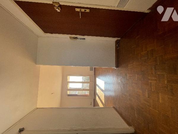 Appartement 2 chambres, séjour accès au balcon, vue dégagé. Cuisine avec cellier salle de bains cave