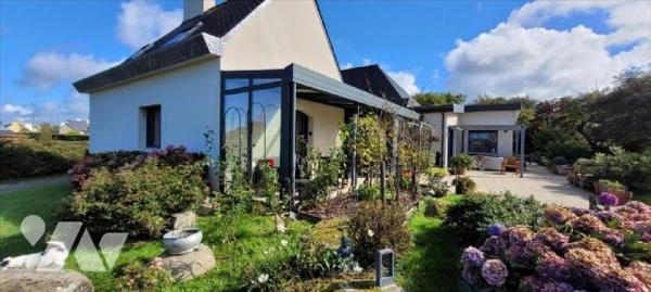 EXCLUSIVITE, LANDEDA. Dans un secteur recherché de la commune. très belle maison traditionnelle...