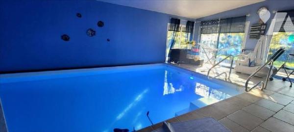 EXCLUSIVITE, LANDEDA. Dans un secteur recherché de la commune. très belle maison traditionnelle...