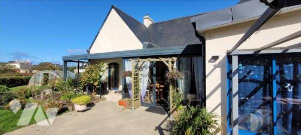 EXCLUSIVITE, LANDEDA. Dans un secteur recherché de la commune. très belle maison traditionnelle...