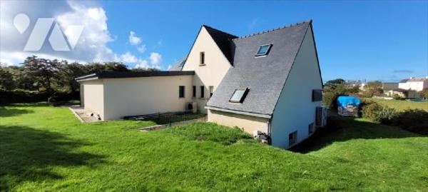 EXCLUSIVITE, LANDEDA. Dans un secteur recherché de la commune. très belle maison traditionnelle...