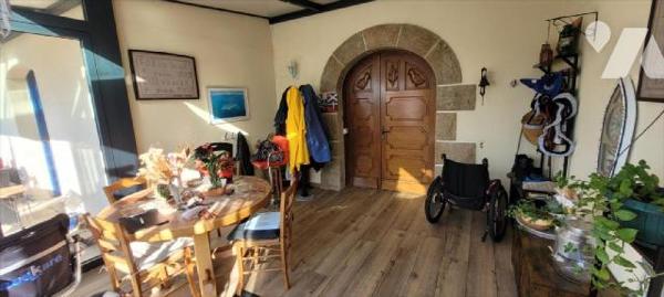 EXCLUSIVITE, LANDEDA. Dans un secteur recherché de la commune. très belle maison traditionnelle...