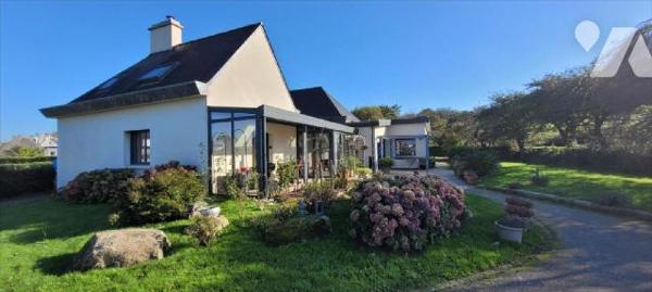 EXCLUSIVITE, LANDEDA. Dans un secteur recherché de la commune. très belle maison traditionnelle...