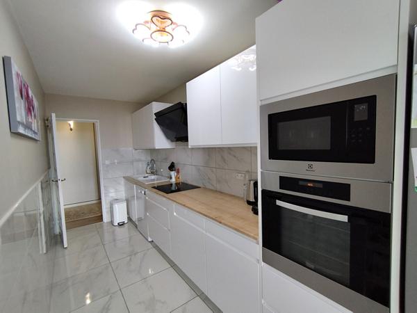 Appartement T4 proche gare, bus, commerce, ecole, tram