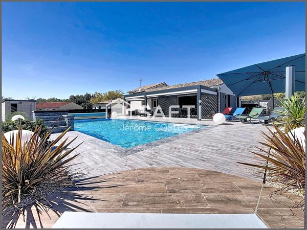 Propriété comptemporaine avec piscine et prestations haut de gamme