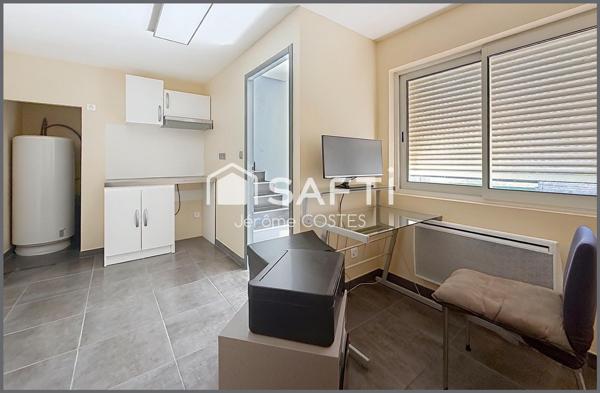 Propriété comptemporaine avec piscine et prestations haut de gamme