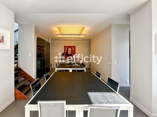 Appartement
         7 pièces
        - 216 m² 930 000 € *