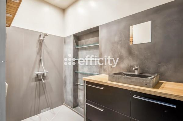 Appartement
         7 pièces
        - 216 m² 930 000 € *