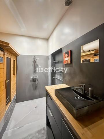 Appartement
         7 pièces
        - 216 m² 930 000 € *