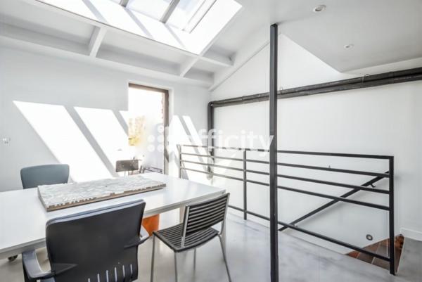 Appartement
         7 pièces
        - 216 m² 930 000 € *
