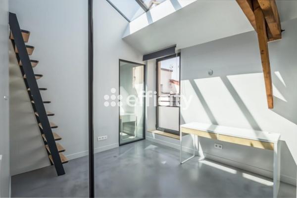 Appartement
         7 pièces
        - 216 m² 930 000 € *