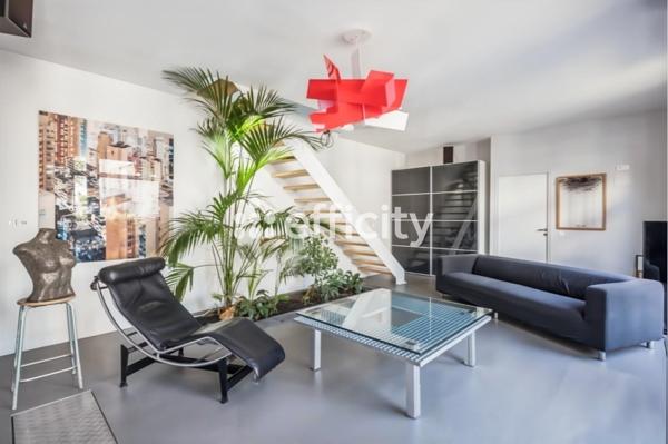 Appartement
         7 pièces
        - 216 m² 930 000 € *