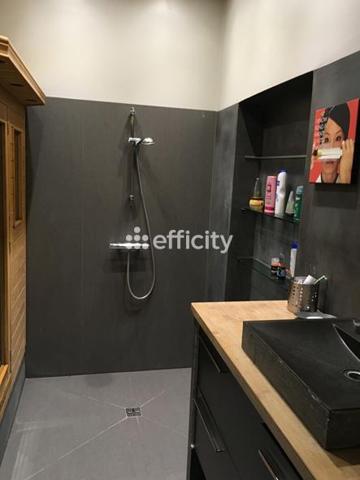 Appartement
         7 pièces
        - 216 m² 930 000 € *