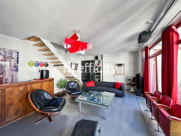 Appartement
         7 pièces
        - 216 m² 930 000 € *