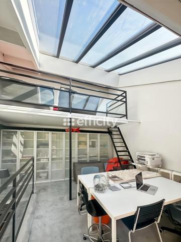 Appartement
         7 pièces
        - 216 m² 930 000 € *