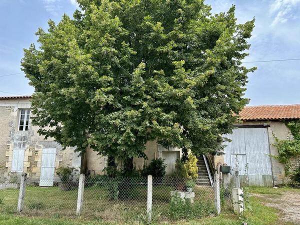 Maison de caractère en pierre avec grange et jardin