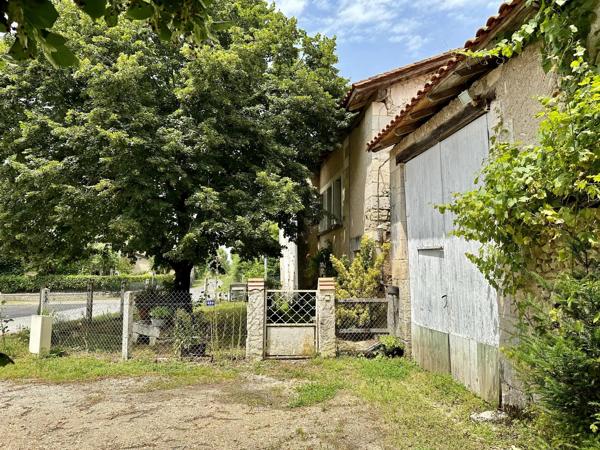 Maison de caractère en pierre avec grange et jardin