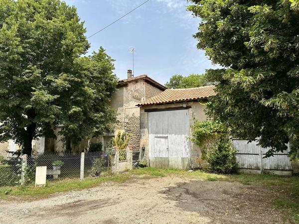 Maison de caractère en pierre avec grange et jardin