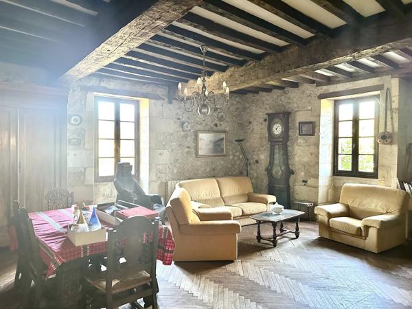 Maison de caractère en pierre avec grange et jardin