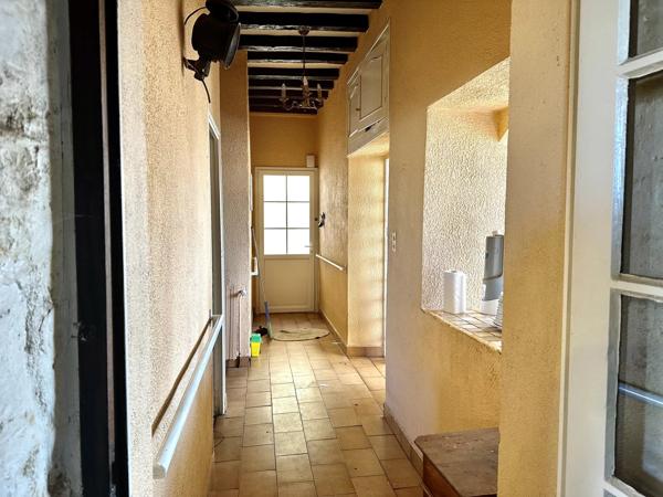 Maison de caractère en pierre avec grange et jardin