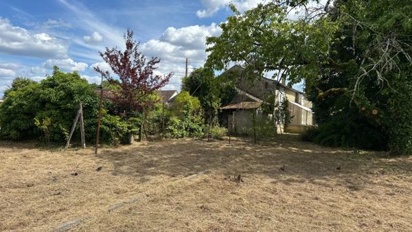 Maison à rénover intégralement avec grand terrain d'environ 3000 m2 – Bergerac (24)
