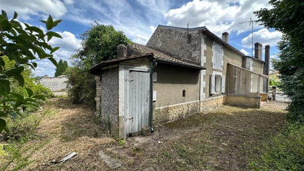 Maison à rénover intégralement avec grand terrain d'environ 3000 m2 – Bergerac (24)