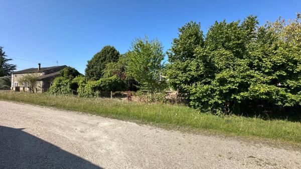 Maison à rénover intégralement avec grand terrain d'environ 3000 m2 – Bergerac (24)