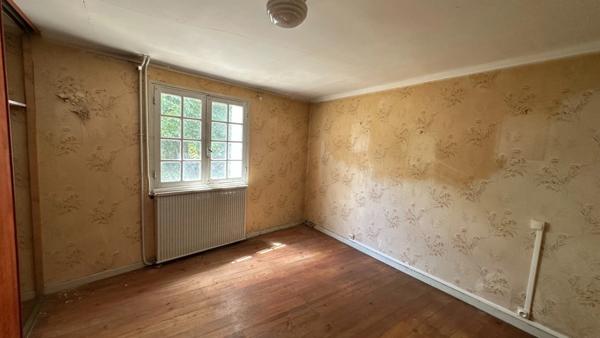 Maison à rénover intégralement avec grand terrain d'environ 3000 m2 – Bergerac (24)