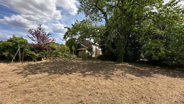 Maison à rénover intégralement avec grand terrain d'environ 3000 m2 – Bergerac (24)