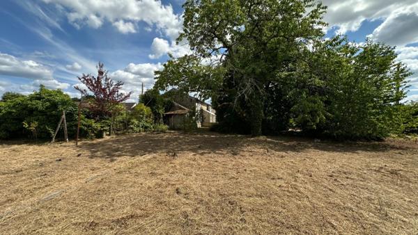 Maison à rénover intégralement avec grand terrain d'environ 3000 m2 – Bergerac (24)