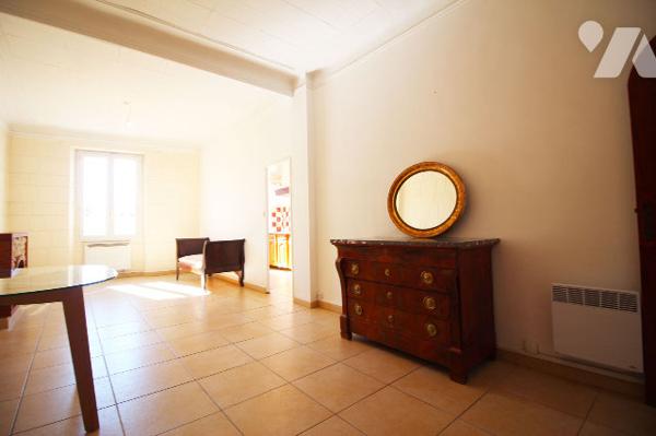 Bel appartement T2 (MAGNIFIQUE VUE MER) de 65m2 Carrez dans le quartier de Saint-Victor (7e).