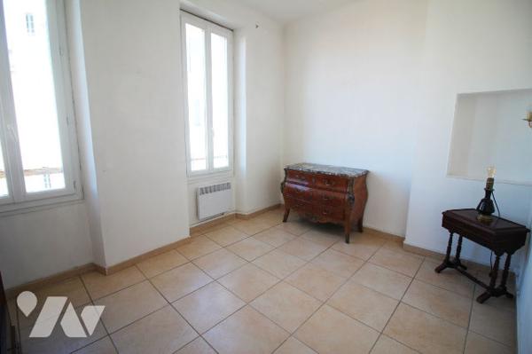 Bel appartement T2 (MAGNIFIQUE VUE MER) de 65m2 Carrez dans le quartier de Saint-Victor (7e).