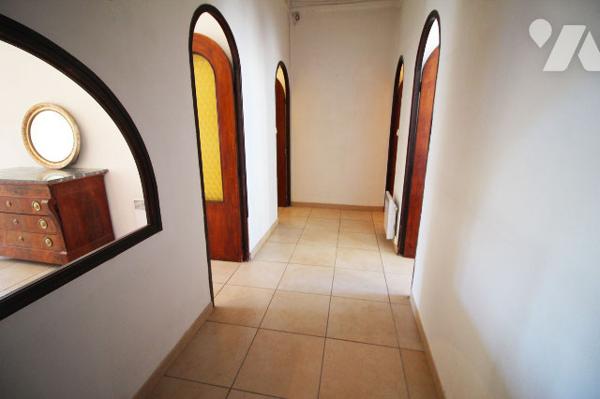 Bel appartement T2 (MAGNIFIQUE VUE MER) de 65m2 Carrez dans le quartier de Saint-Victor (7e).