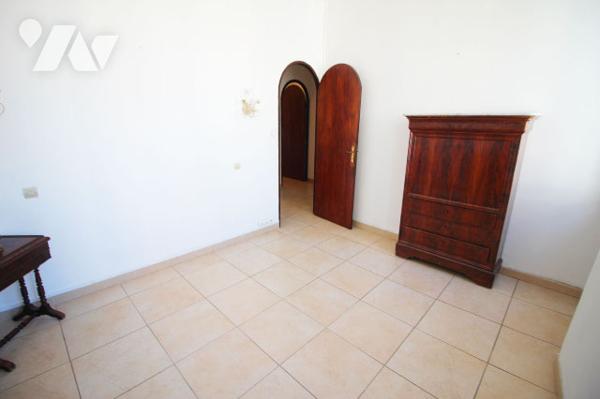 Bel appartement T2 (MAGNIFIQUE VUE MER) de 65m2 Carrez dans le quartier de Saint-Victor (7e).