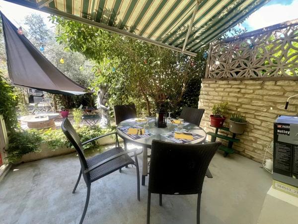 Grande maison de village avec cinq chambres, chacune avec salle d’eau et jardin