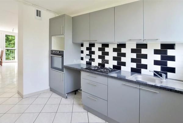 Vente                                                      Appartement
                        
                     3 pièces                      58 m2                     à Crosne