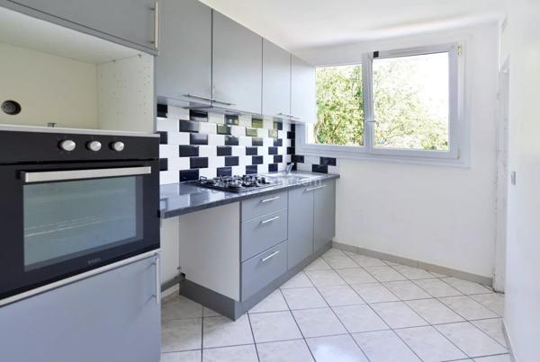 Vente                                                      Appartement
                        
                     3 pièces                      58 m2                     à Crosne