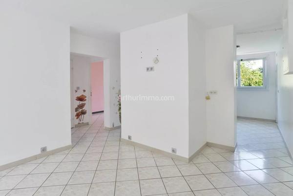 Vente                                                      Appartement
                        
                     3 pièces                      58 m2                     à Crosne