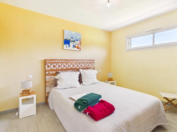 Maison contemporaine de 4 chambres avec piscine chauffée à l'eau salée et efficacité énergétique exceptionnelle classe A+, à distance de marche des commerces