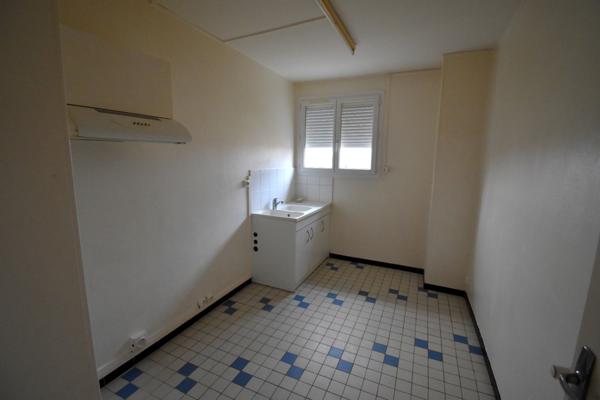 Appartement à vendre 3 pièces, 1 cave et parking NEVERS (58) dans une résidence calme, quartier agréable à saisir !!