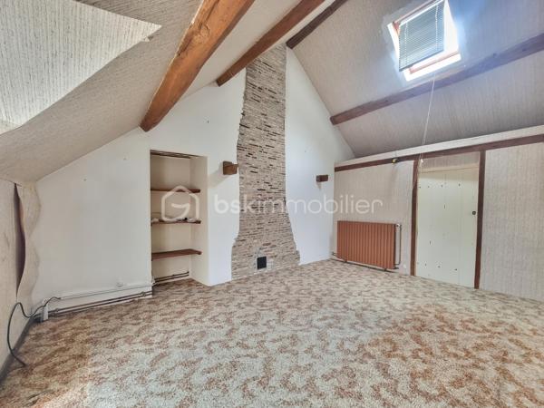 ** En EXCLUSIVITÉ ** Venez découvrir SANS TARDER cette maison en pierre située dans un village à 4 km de MAISON-ROUGE ( commerces de proximités, bus avec lignes régulières ) ainsi qu’à 10 km de Nangis ( gare SNCF, commodités et commerces ).

Cette maison d'environ 77 m² édifiée sur un terrain de 715 m², vous offre au rez-de-chaussée, une véranda, une cuisine dînatoire, un séjour, une salle d’eau, un WC indépendant et une chambre.
À l'étage vous disposerez d'une chambre et d’une pièce.
Une annexe attenante divisée en deux partie chaufferie et atelier, ainsi qu’un grenier vient compléter ce bien.
À l'extérieur vous bénéficierez également d’un grand préau, de plusieurs places de stationnement, d'un jardin entièrement clos et d'une terrasse.

Quelques travaux sont à prévoir.

Les ++ : Portail motorisé, fenêtres PVC double vitrage, porte d’entrée aluminium, chaudière gaz de 2021, grand préau, plusieurs places de stationnement ! 

N'attendez plus, contactez-nous !

Pour plus d'information n'hésitez pas à contacter Julien et Cindy LUCIANI au 06 52 63 33 63.