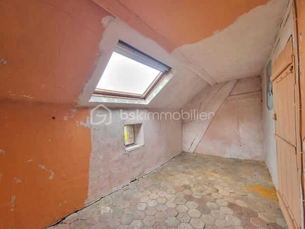 ** En EXCLUSIVITÉ ** Venez découvrir SANS TARDER cette maison en pierre située dans un village à 4 km de MAISON-ROUGE ( commerces de proximités, bus avec lignes régulières ) ainsi qu’à 10 km de Nangis ( gare SNCF, commodités et commerces ).

Cette maison d'environ 77 m² édifiée sur un terrain de 715 m², vous offre au rez-de-chaussée, une véranda, une cuisine dînatoire, un séjour, une salle d’eau, un WC indépendant et une chambre.
À l'étage vous disposerez d'une chambre et d’une pièce.
Une annexe attenante divisée en deux partie chaufferie et atelier, ainsi qu’un grenier vient compléter ce bien.
À l'extérieur vous bénéficierez également d’un grand préau, de plusieurs places de stationnement, d'un jardin entièrement clos et d'une terrasse.

Quelques travaux sont à prévoir.

Les ++ : Portail motorisé, fenêtres PVC double vitrage, porte d’entrée aluminium, chaudière gaz de 2021, grand préau, plusieurs places de stationnement ! 

N'attendez plus, contactez-nous !

Pour plus d'information n'hésitez pas à contacter Julien et Cindy LUCIANI au 06 52 63 33 63.