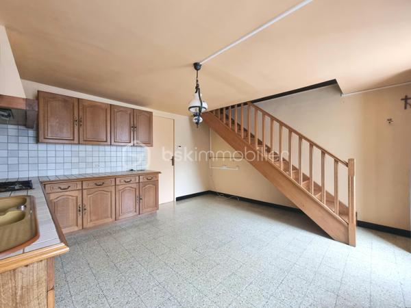 ** En EXCLUSIVITÉ ** Venez découvrir SANS TARDER cette maison en pierre située dans un village à 4 km de MAISON-ROUGE ( commerces de proximités, bus avec lignes régulières ) ainsi qu’à 10 km de Nangis ( gare SNCF, commodités et commerces ).

Cette maison d'environ 77 m² édifiée sur un terrain de 715 m², vous offre au rez-de-chaussée, une véranda, une cuisine dînatoire, un séjour, une salle d’eau, un WC indépendant et une chambre.
À l'étage vous disposerez d'une chambre et d’une pièce.
Une annexe attenante divisée en deux partie chaufferie et atelier, ainsi qu’un grenier vient compléter ce bien.
À l'extérieur vous bénéficierez également d’un grand préau, de plusieurs places de stationnement, d'un jardin entièrement clos et d'une terrasse.

Quelques travaux sont à prévoir.

Les ++ : Portail motorisé, fenêtres PVC double vitrage, porte d’entrée aluminium, chaudière gaz de 2021, grand préau, plusieurs places de stationnement ! 

N'attendez plus, contactez-nous !

Pour plus d'information n'hésitez pas à contacter Julien et Cindy LUCIANI au 06 52 63 33 63.