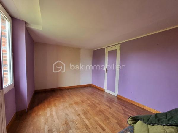 ** En EXCLUSIVITÉ ** Venez découvrir SANS TARDER cette maison en pierre située dans un village à 4 km de MAISON-ROUGE ( commerces de proximités, bus avec lignes régulières ) ainsi qu’à 10 km de Nangis ( gare SNCF, commodités et commerces ).

Cette maison d'environ 77 m² édifiée sur un terrain de 715 m², vous offre au rez-de-chaussée, une véranda, une cuisine dînatoire, un séjour, une salle d’eau, un WC indépendant et une chambre.
À l'étage vous disposerez d'une chambre et d’une pièce.
Une annexe attenante divisée en deux partie chaufferie et atelier, ainsi qu’un grenier vient compléter ce bien.
À l'extérieur vous bénéficierez également d’un grand préau, de plusieurs places de stationnement, d'un jardin entièrement clos et d'une terrasse.

Quelques travaux sont à prévoir.

Les ++ : Portail motorisé, fenêtres PVC double vitrage, porte d’entrée aluminium, chaudière gaz de 2021, grand préau, plusieurs places de stationnement ! 

N'attendez plus, contactez-nous !

Pour plus d'information n'hésitez pas à contacter Julien et Cindy LUCIANI au 06 52 63 33 63.