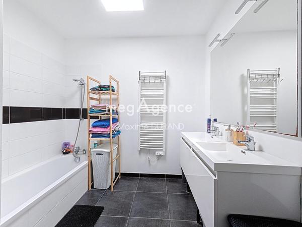 Maison à LA ROMAGNE, 49740 - 5 pièces 98m²