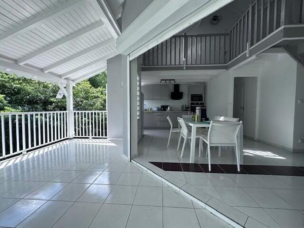 A VENDRE JOLIE VILLA T4 EN DUPLEX ET T2 EN RDJ SUR 1000 M² DE TERRAIN DANS SECTEUR RESIDENTIEL DE LA GRIPPIERE A PETIT-BOURG