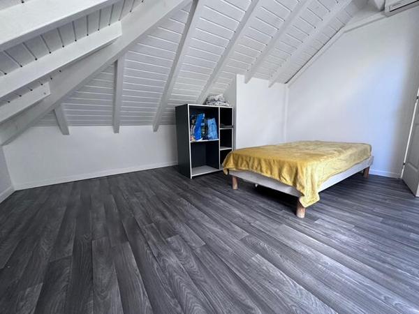 A VENDRE JOLIE VILLA T4 EN DUPLEX ET T2 EN RDJ SUR 1000 M² DE TERRAIN DANS SECTEUR RESIDENTIEL DE LA GRIPPIERE A PETIT-BOURG