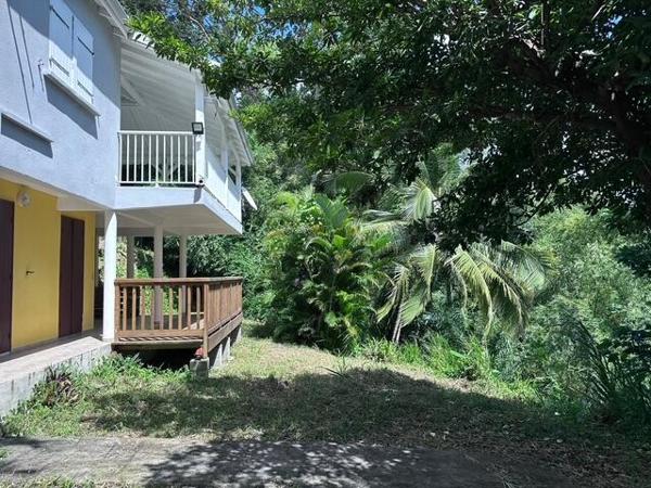 A VENDRE JOLIE VILLA T4 EN DUPLEX ET T2 EN RDJ SUR 1000 M² DE TERRAIN DANS SECTEUR RESIDENTIEL DE LA GRIPPIERE A PETIT-BOURG