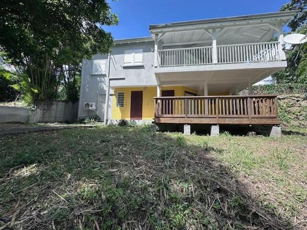 A VENDRE JOLIE VILLA T4 EN DUPLEX ET T2 EN RDJ SUR 1000 M² DE TERRAIN DANS SECTEUR RESIDENTIEL DE LA GRIPPIERE A PETIT-BOURG