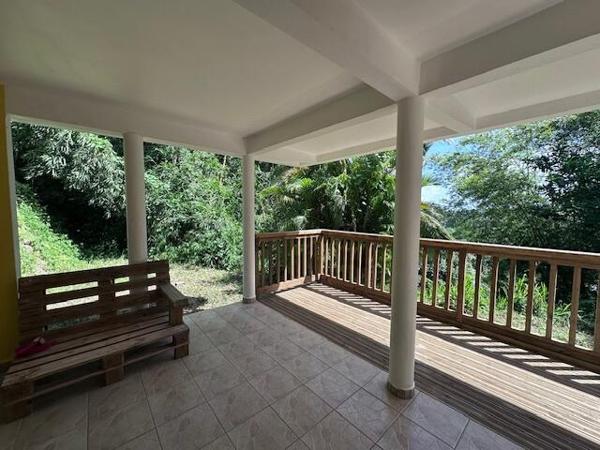 A VENDRE JOLIE VILLA T4 EN DUPLEX ET T2 EN RDJ SUR 1000 M² DE TERRAIN DANS SECTEUR RESIDENTIEL DE LA GRIPPIERE A PETIT-BOURG